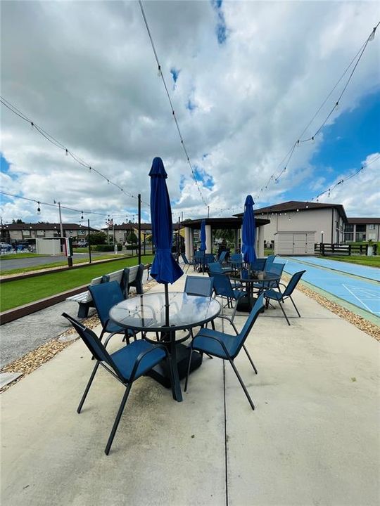 For Rent: $2,400 (2 beds, 2 baths, 860 Square Feet)