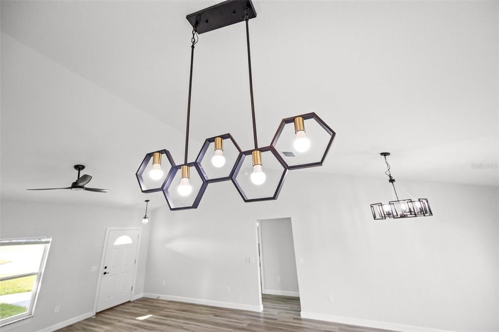 待售: $369,900 (3 贝兹, 2 浴室, 1745 平方英尺)