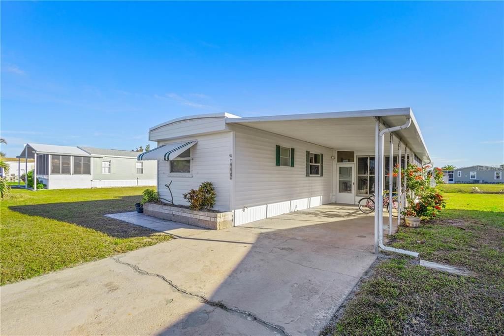 For Sale: $139,900 (2 beds, 1 baths, 744 Square Feet)