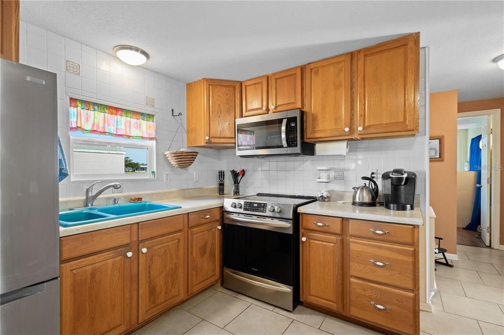 For Sale: $139,900 (2 beds, 1 baths, 744 Square Feet)