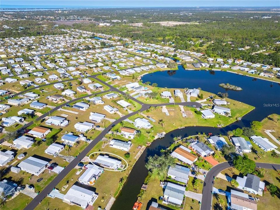 For Sale: $139,900 (2 beds, 1 baths, 744 Square Feet)