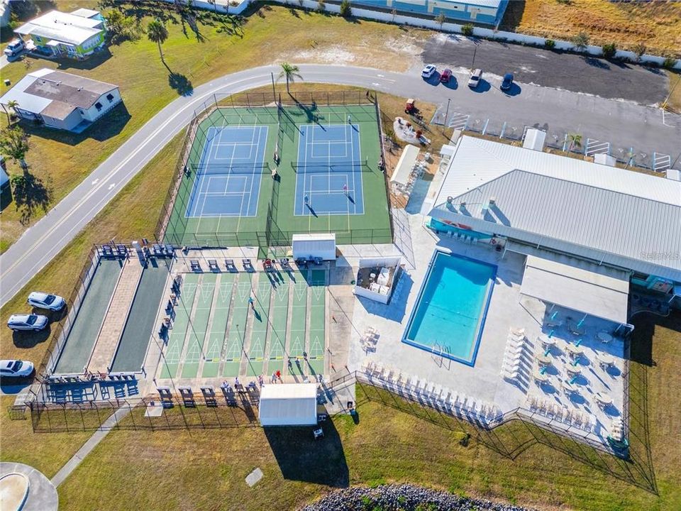 For Sale: $139,900 (2 beds, 1 baths, 744 Square Feet)