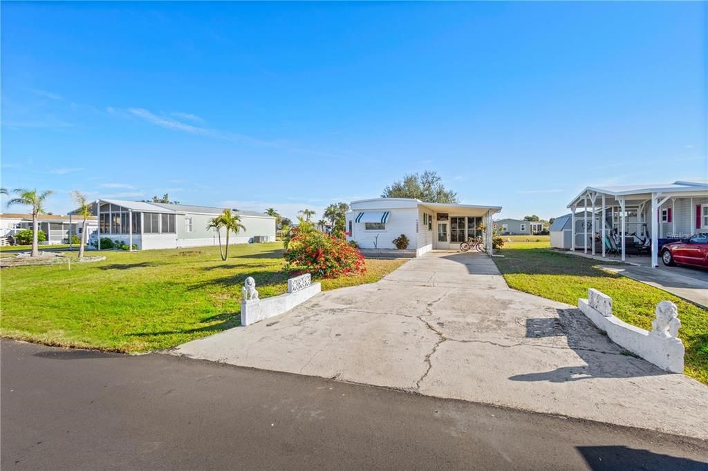 For Sale: $139,900 (2 beds, 1 baths, 744 Square Feet)