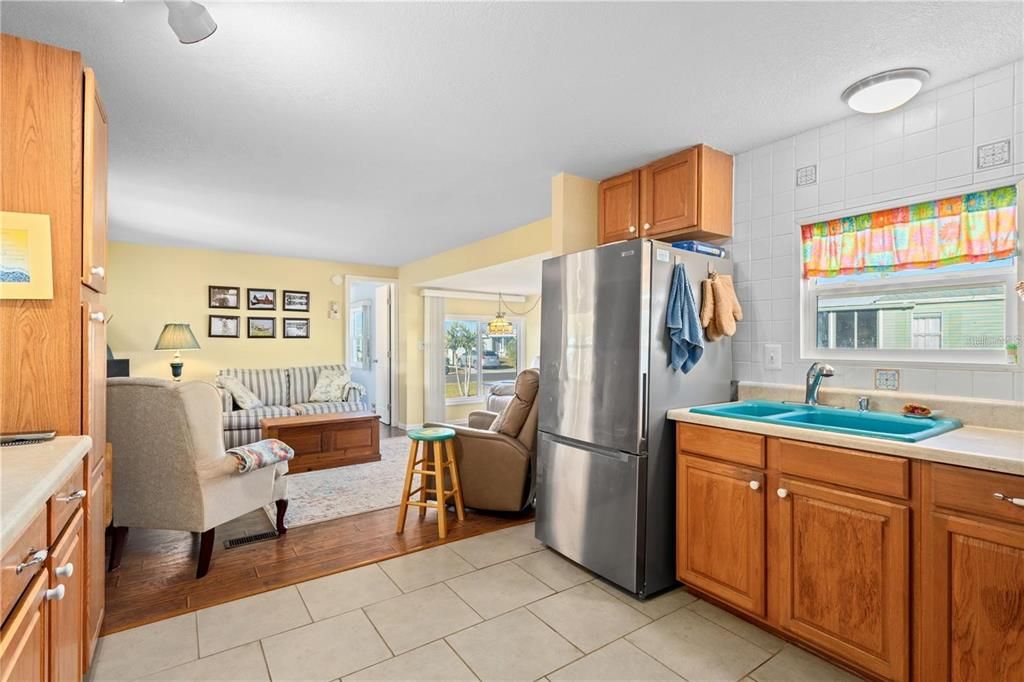 For Sale: $139,900 (2 beds, 1 baths, 744 Square Feet)