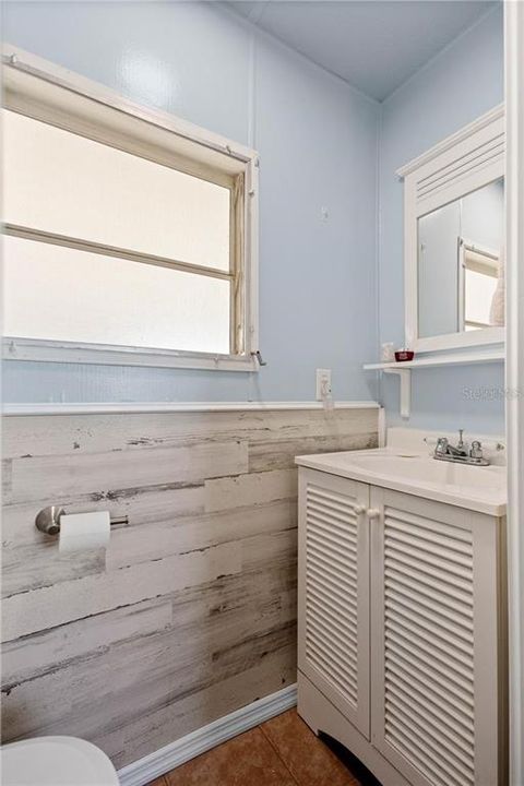 For Sale: $139,900 (2 beds, 1 baths, 744 Square Feet)