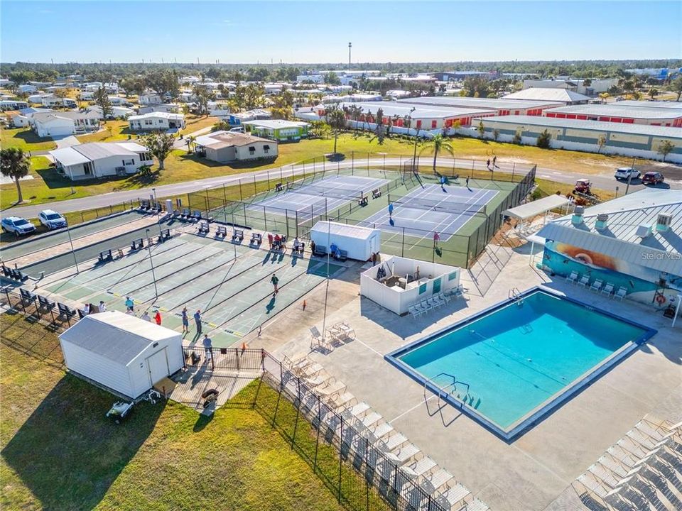 For Sale: $139,900 (2 beds, 1 baths, 744 Square Feet)