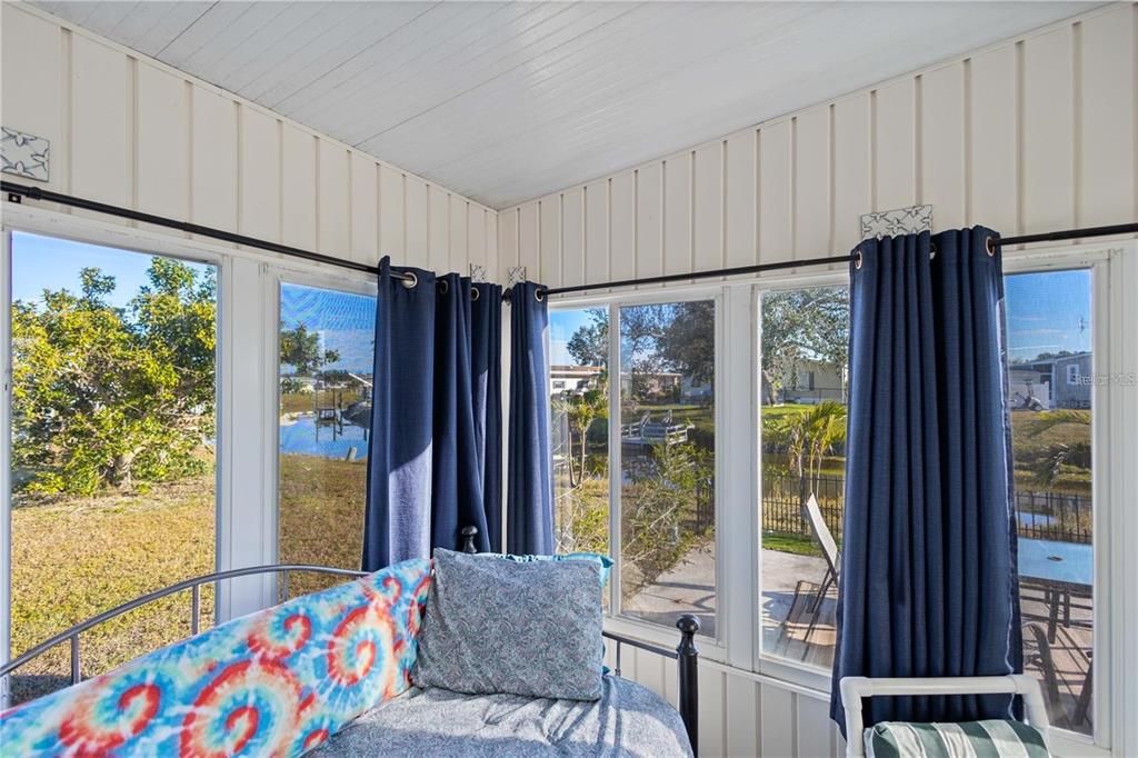 For Sale: $139,900 (2 beds, 1 baths, 744 Square Feet)