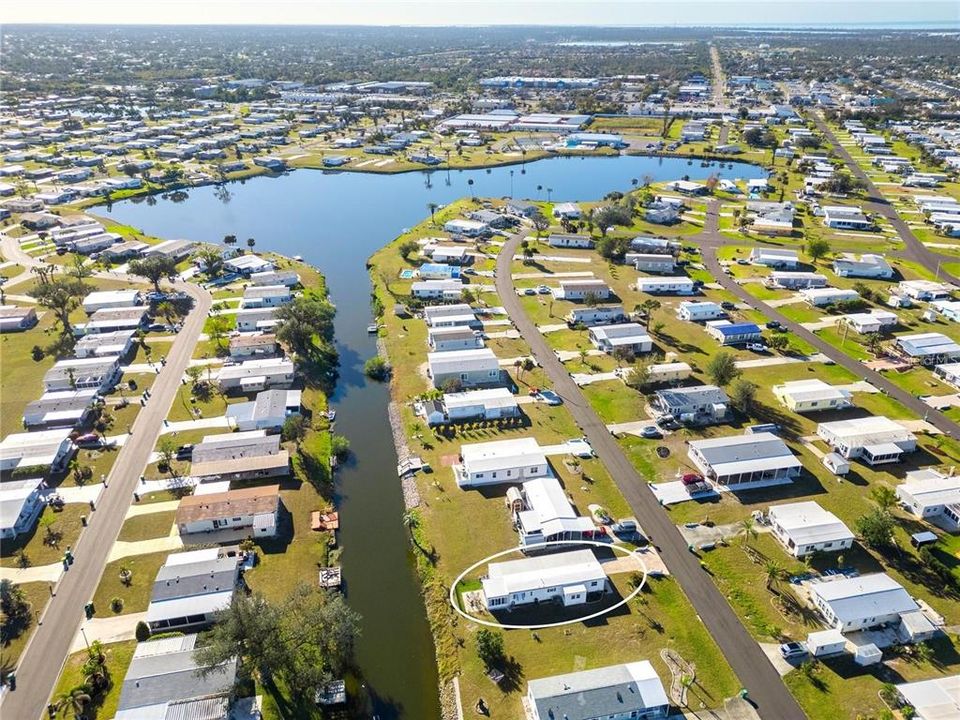 For Sale: $139,900 (2 beds, 1 baths, 744 Square Feet)