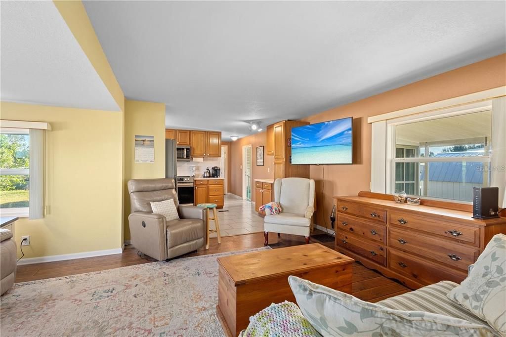 For Sale: $139,900 (2 beds, 1 baths, 744 Square Feet)