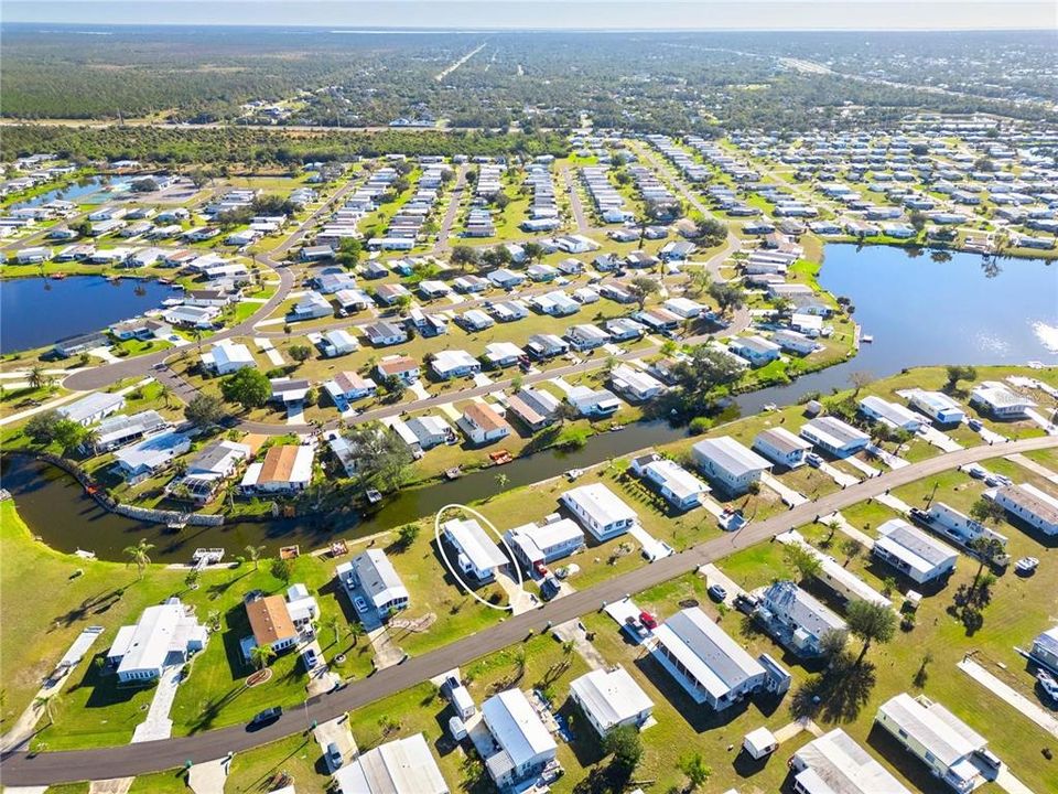 For Sale: $139,900 (2 beds, 1 baths, 744 Square Feet)