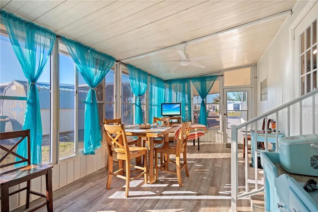 For Sale: $139,900 (2 beds, 1 baths, 744 Square Feet)