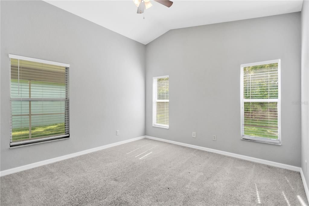 合同活跃: $1,895 (3 贝兹, 2 浴室, 1149 平方英尺)