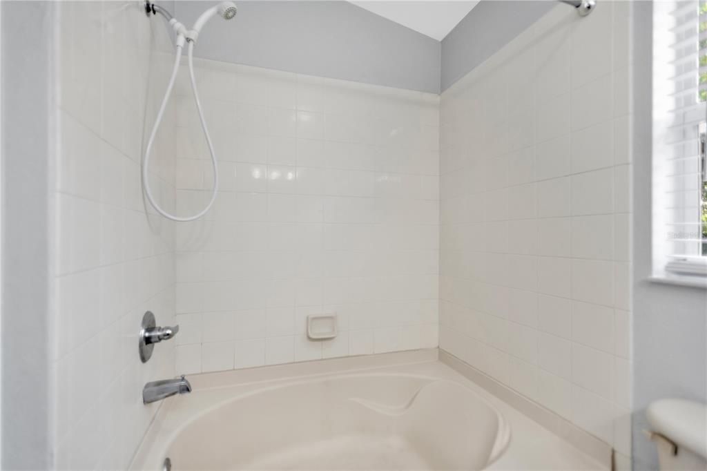 合同活跃: $1,895 (3 贝兹, 2 浴室, 1149 平方英尺)