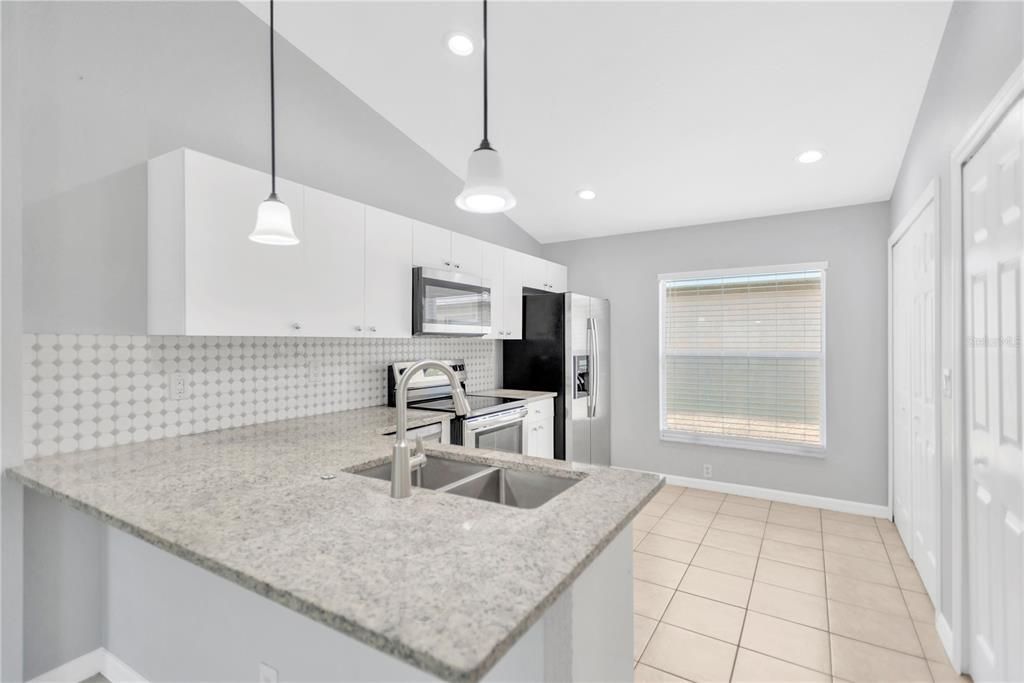 合同活跃: $1,895 (3 贝兹, 2 浴室, 1149 平方英尺)