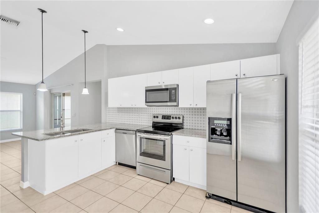 合同活跃: $1,895 (3 贝兹, 2 浴室, 1149 平方英尺)