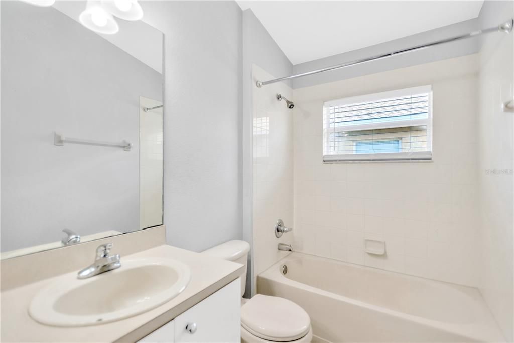 合同活跃: $1,895 (3 贝兹, 2 浴室, 1149 平方英尺)