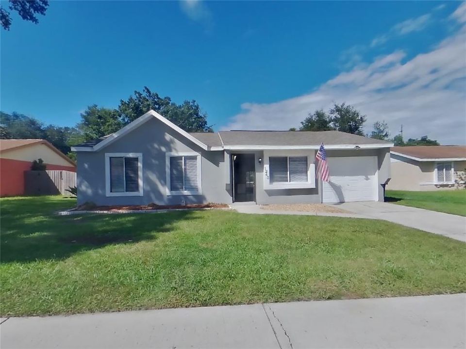 Recently Rented: $1,749 (3 beds, 2 baths, 924 Square Feet)