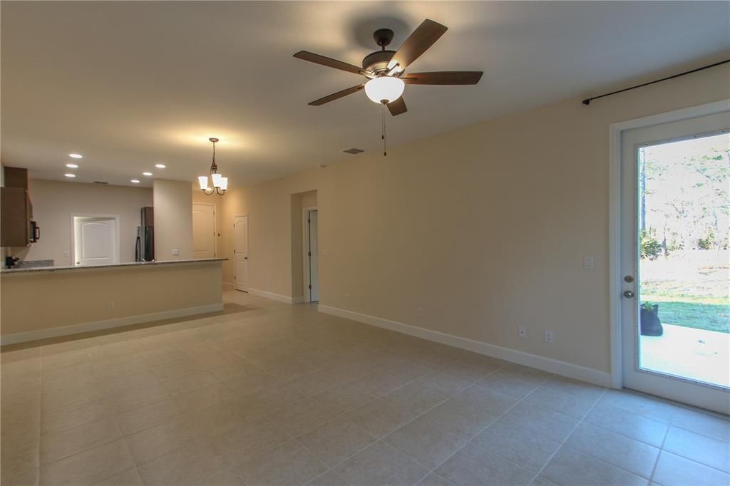 待售: $310,000 (3 贝兹, 2 浴室, 1328 平方英尺)