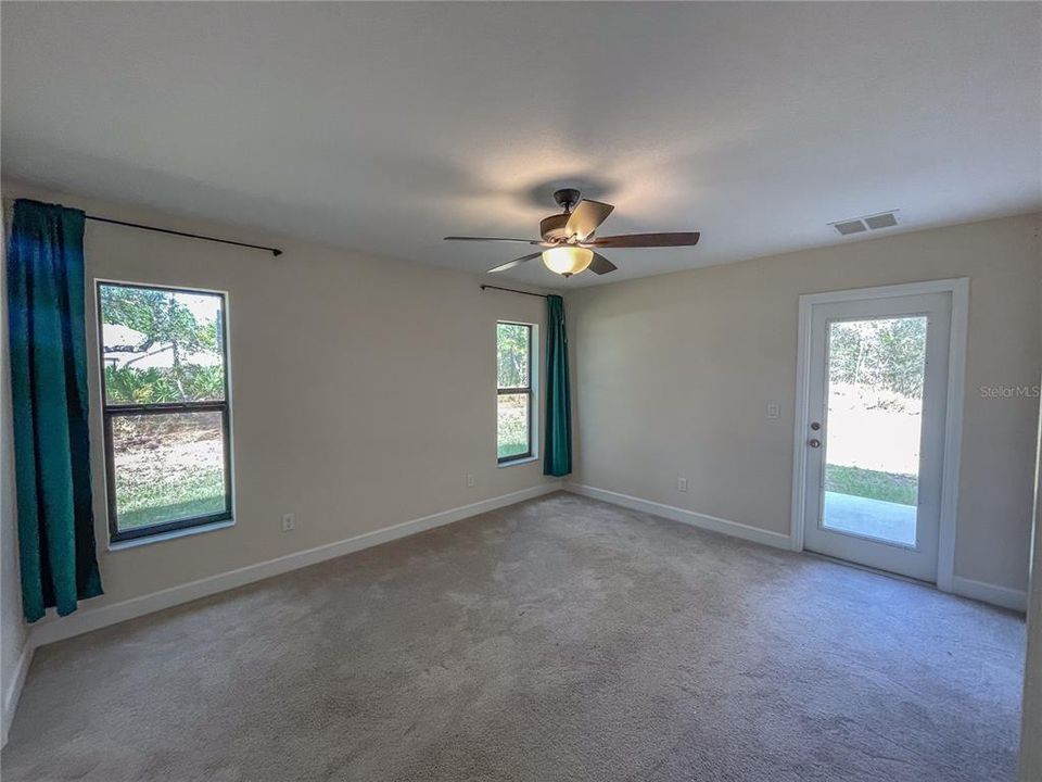 待售: $310,000 (3 贝兹, 2 浴室, 1328 平方英尺)