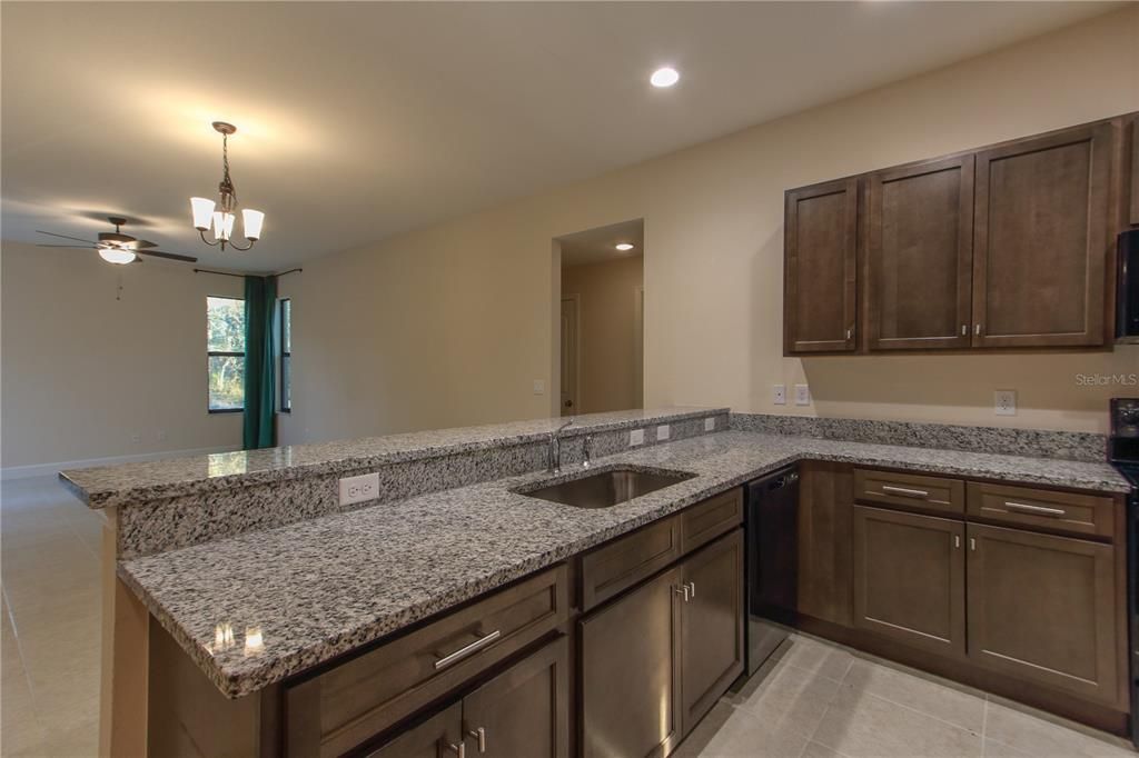 待售: $310,000 (3 贝兹, 2 浴室, 1328 平方英尺)