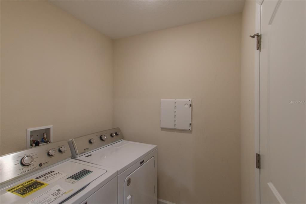 待售: $310,000 (3 贝兹, 2 浴室, 1328 平方英尺)