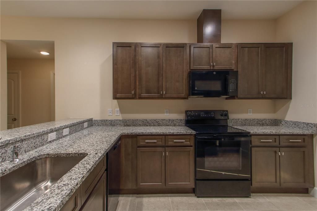 待售: $310,000 (3 贝兹, 2 浴室, 1328 平方英尺)