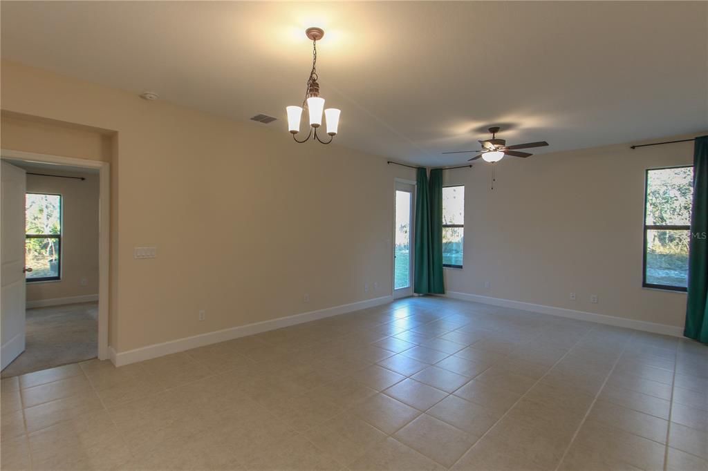 待售: $310,000 (3 贝兹, 2 浴室, 1328 平方英尺)