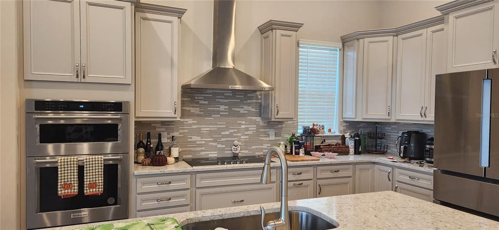 For Sale: $980,000 (4 beds, 4 baths, 2766 Square Feet)