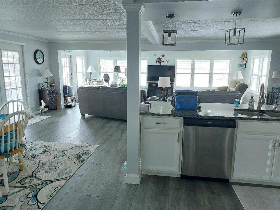 For Sale: $379,900 (2 beds, 2 baths, 1344 Square Feet)