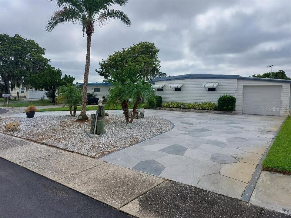 For Sale: $379,900 (2 beds, 2 baths, 1344 Square Feet)