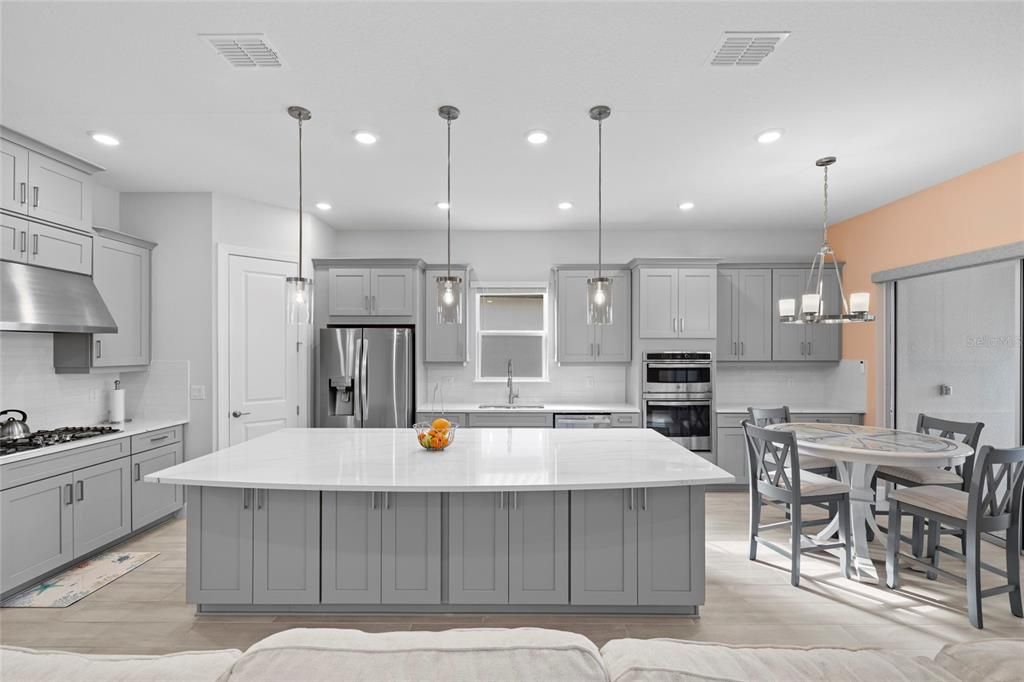 For Sale: $659,000 (3 beds, 3 baths, 2326 Square Feet)