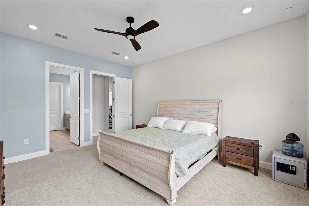 For Sale: $659,000 (3 beds, 3 baths, 2326 Square Feet)