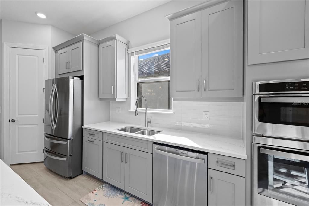 For Sale: $659,000 (3 beds, 3 baths, 2326 Square Feet)