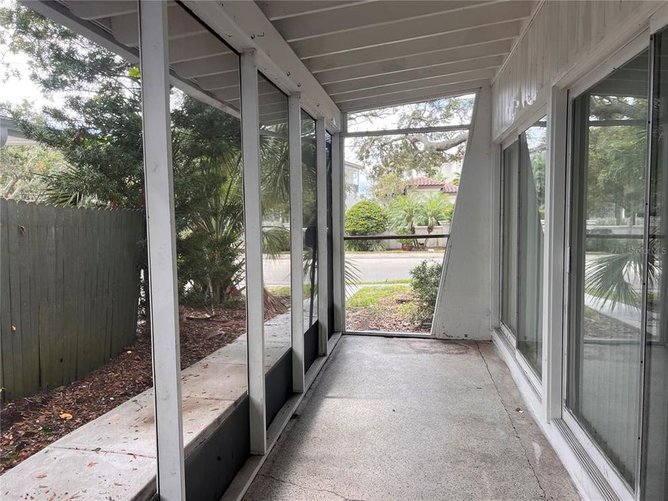 Active With Contract: $1,850 (2 beds, 2 baths, 1398 Square Feet)