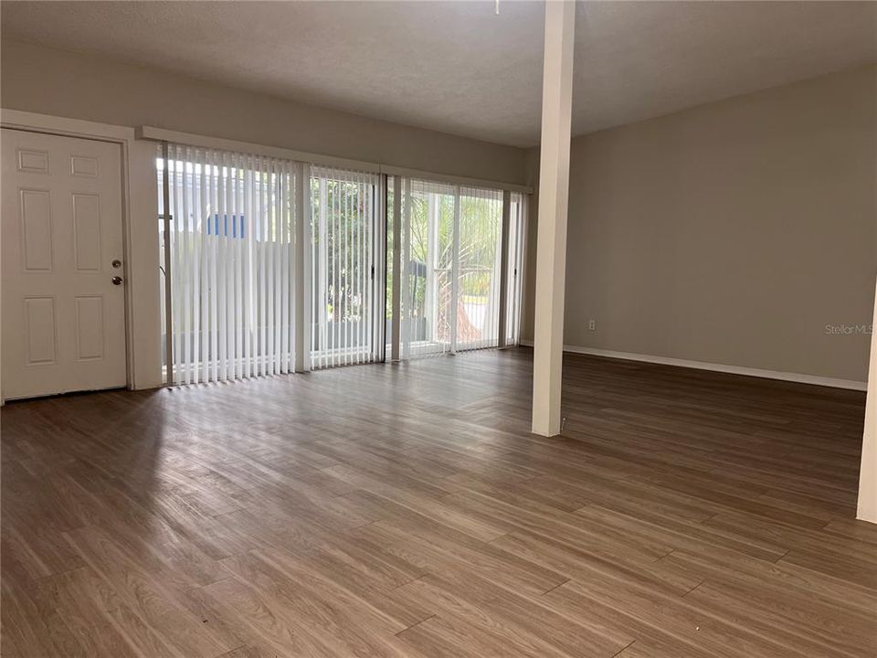 Active With Contract: $1,850 (2 beds, 2 baths, 1398 Square Feet)
