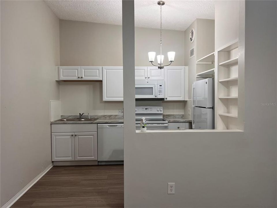 Active With Contract: $1,850 (2 beds, 2 baths, 1398 Square Feet)