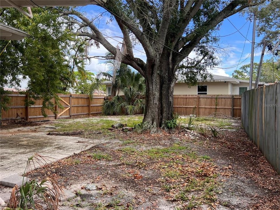 Active With Contract: $1,850 (2 beds, 2 baths, 1398 Square Feet)