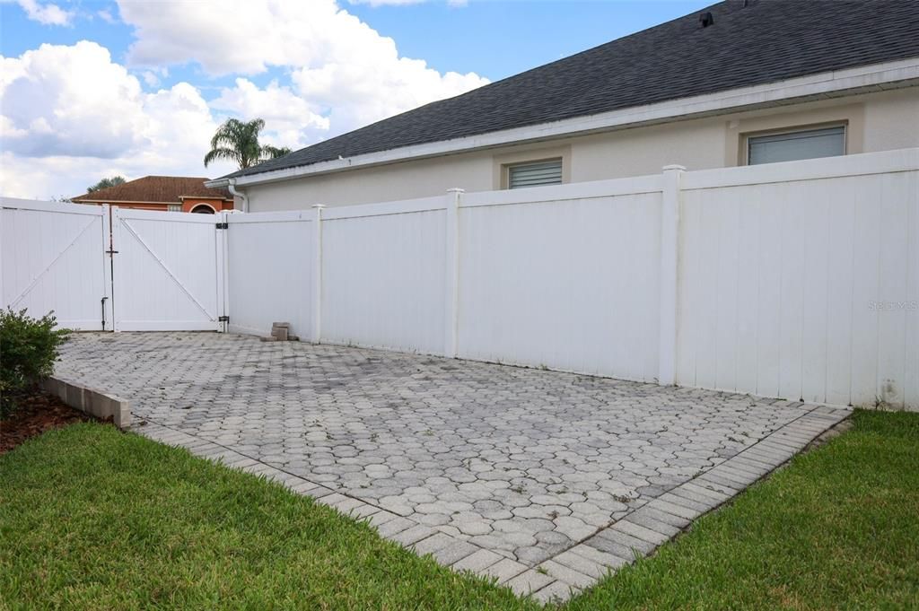 Active With Contract: $575,000 (4 beds, 2 baths, 2290 Square Feet)