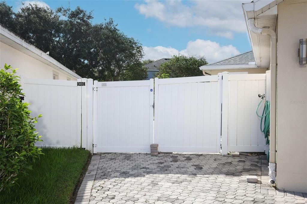 Active With Contract: $575,000 (4 beds, 2 baths, 2290 Square Feet)