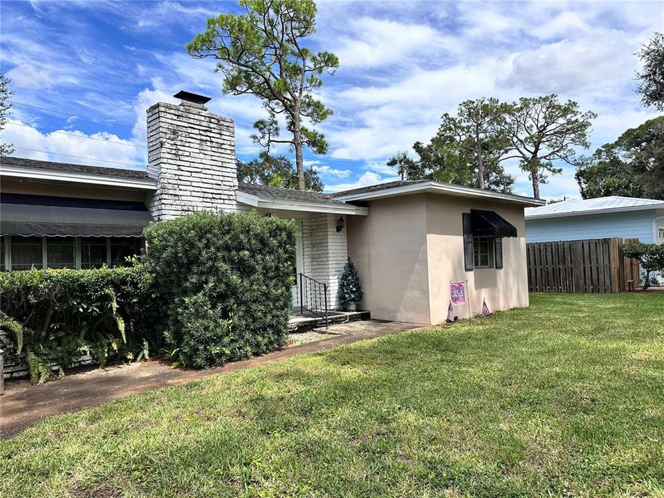 Под контрактом: $369,000 (2 спален, 1 ванн, 1265 Квадратных фут)