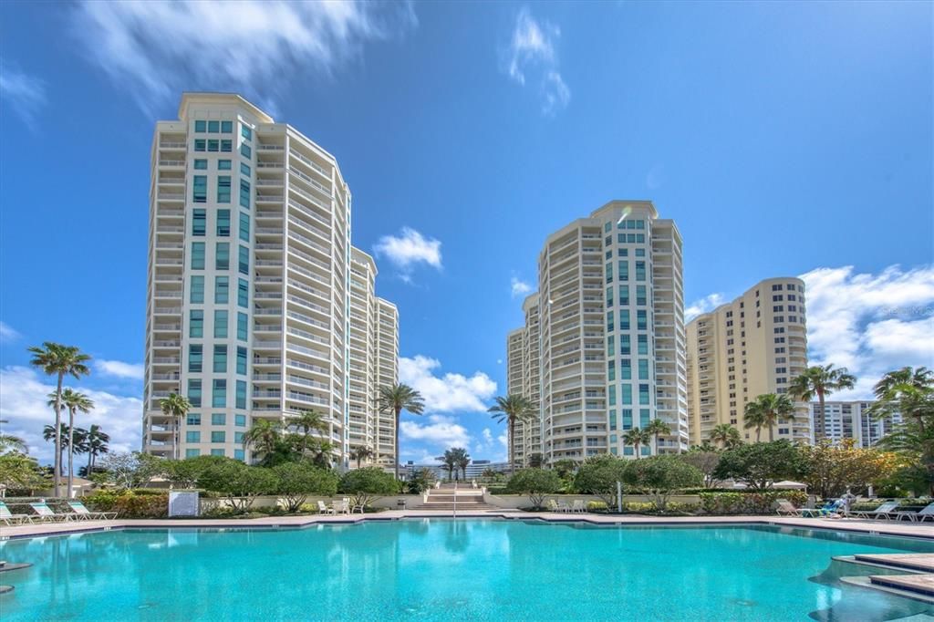 合同活跃: $2,450,000 (3 贝兹, 3 浴室, 2521 平方英尺)