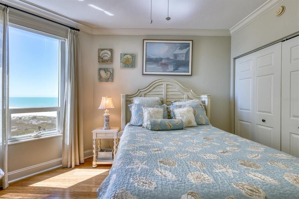 合同活跃: $2,450,000 (3 贝兹, 3 浴室, 2521 平方英尺)