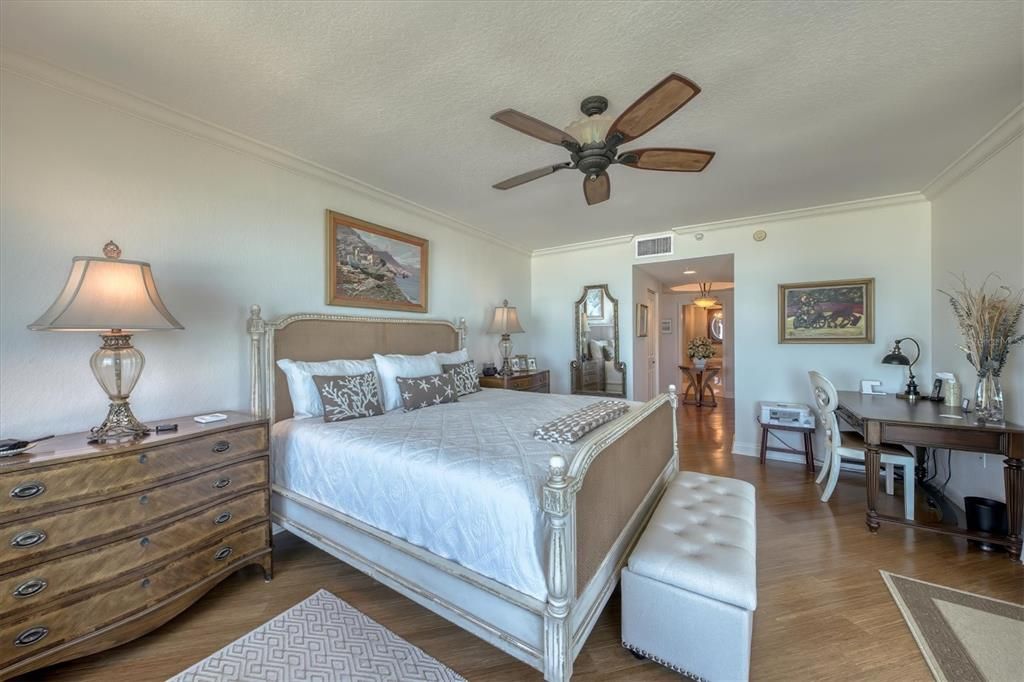 合同活跃: $2,450,000 (3 贝兹, 3 浴室, 2521 平方英尺)