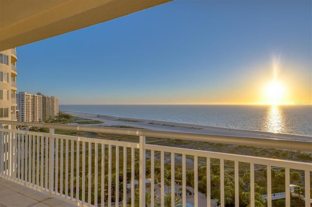 合同活跃: $2,450,000 (3 贝兹, 3 浴室, 2521 平方英尺)