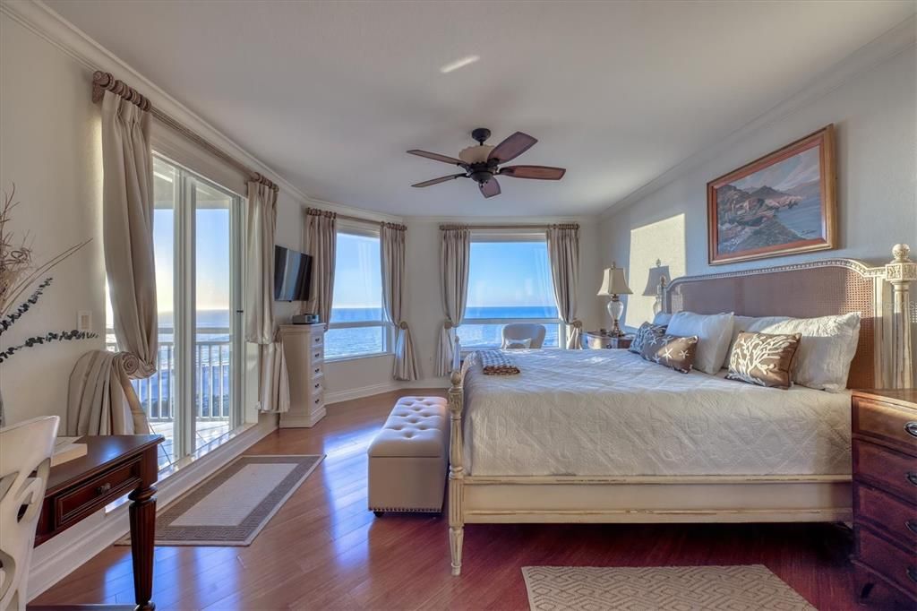 合同活跃: $2,450,000 (3 贝兹, 3 浴室, 2521 平方英尺)