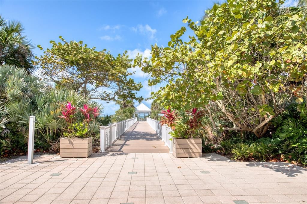 合同活跃: $2,450,000 (3 贝兹, 3 浴室, 2521 平方英尺)