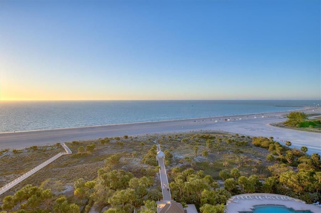 合同活跃: $2,450,000 (3 贝兹, 3 浴室, 2521 平方英尺)