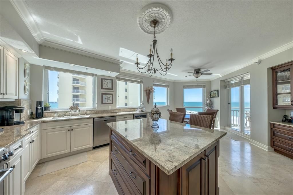 合同活跃: $2,450,000 (3 贝兹, 3 浴室, 2521 平方英尺)