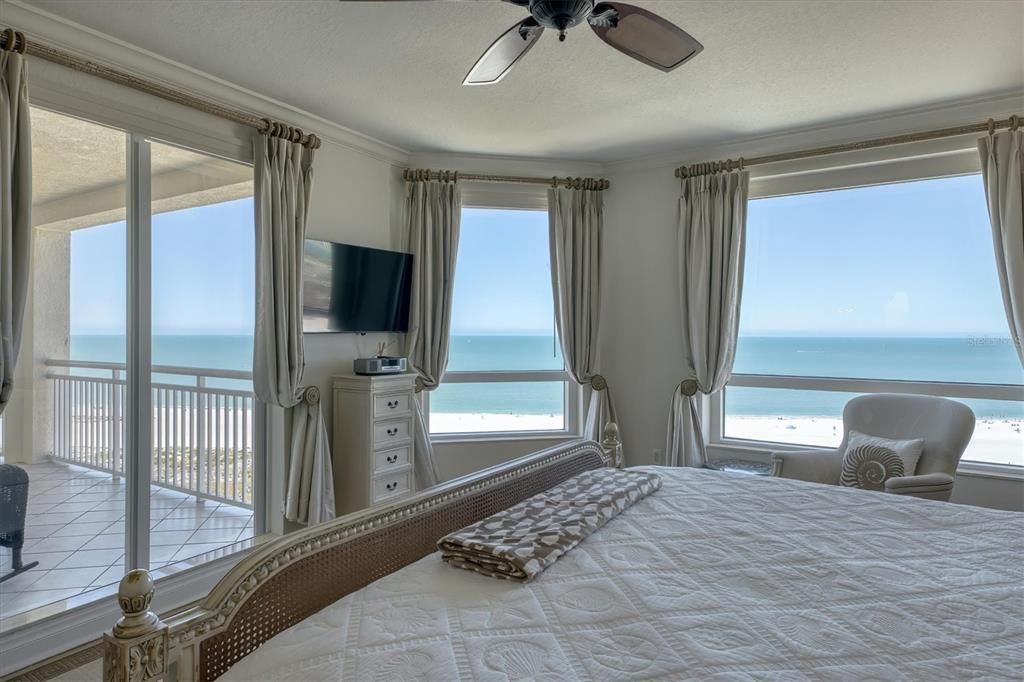 合同活跃: $2,450,000 (3 贝兹, 3 浴室, 2521 平方英尺)