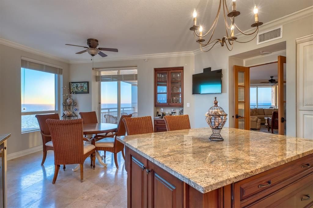 合同活跃: $2,450,000 (3 贝兹, 3 浴室, 2521 平方英尺)